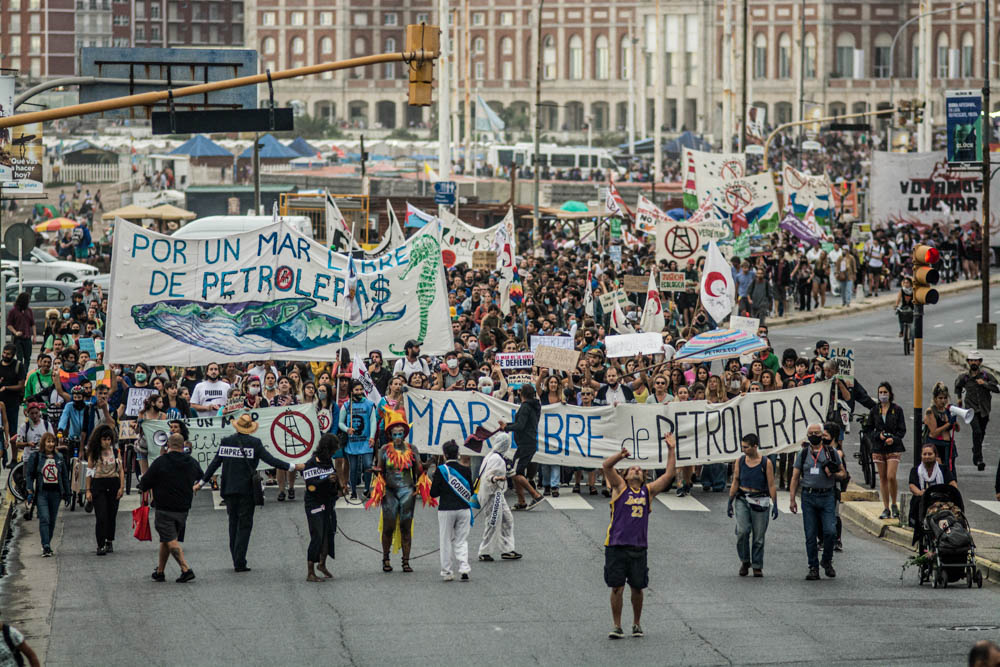 El mar y la plata. La asamblea contra la explotación de petróleo en el mar