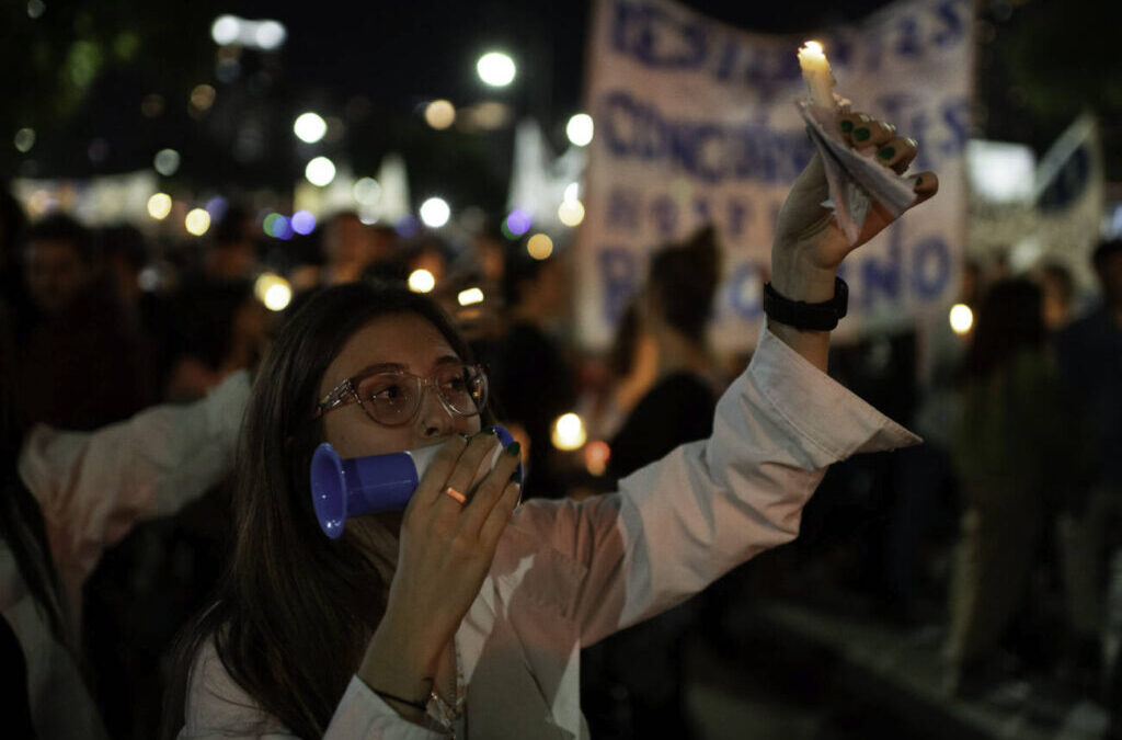 La noche de las luces, contra la precarización en salud: la lucha que no se apaga